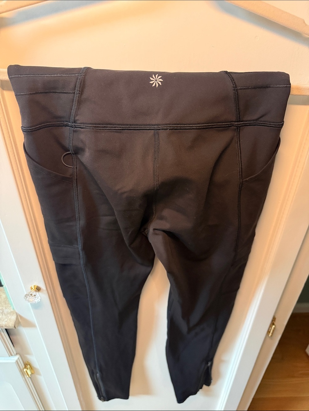 Athleta Black High-Waist Athletic Leggings with Side Pockets